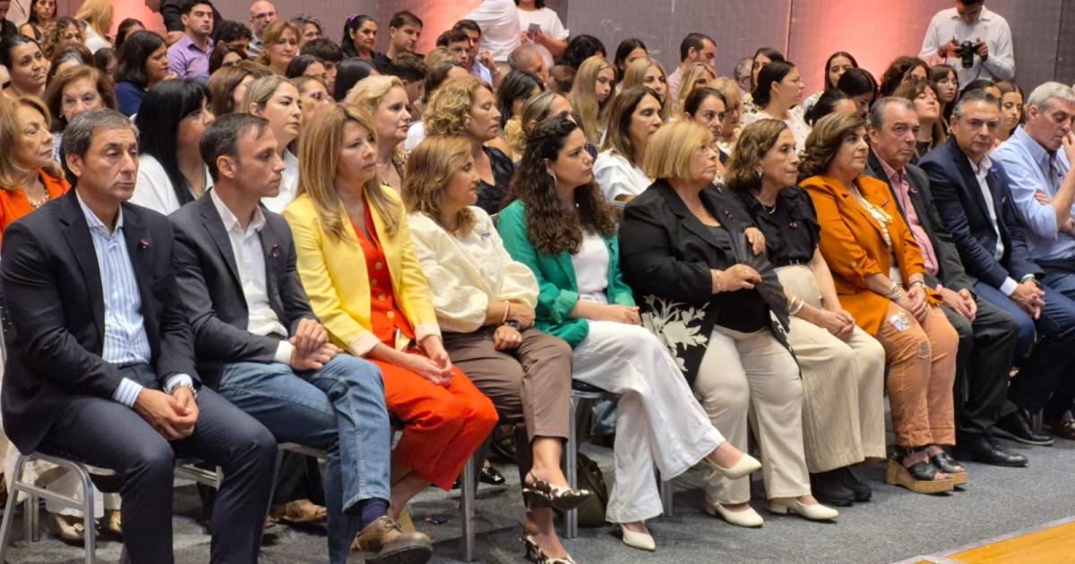 El Foacuterum recibe una jornada cultural y de reconocimiento por el Diacutea de la Mujer