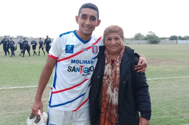 Madre de futbolista- compantildeera y sosteacuten incondicional