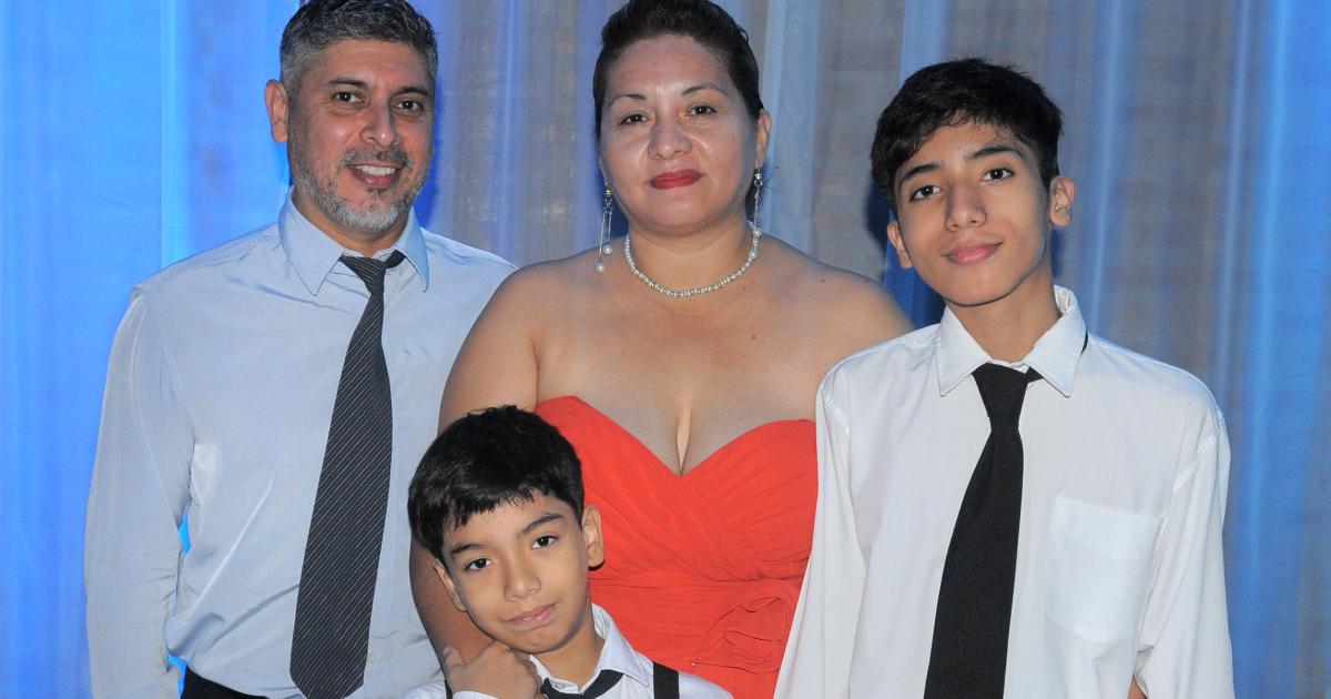 LA NOCHE SONtildeADA DE LILIAacuteN URQUIZA