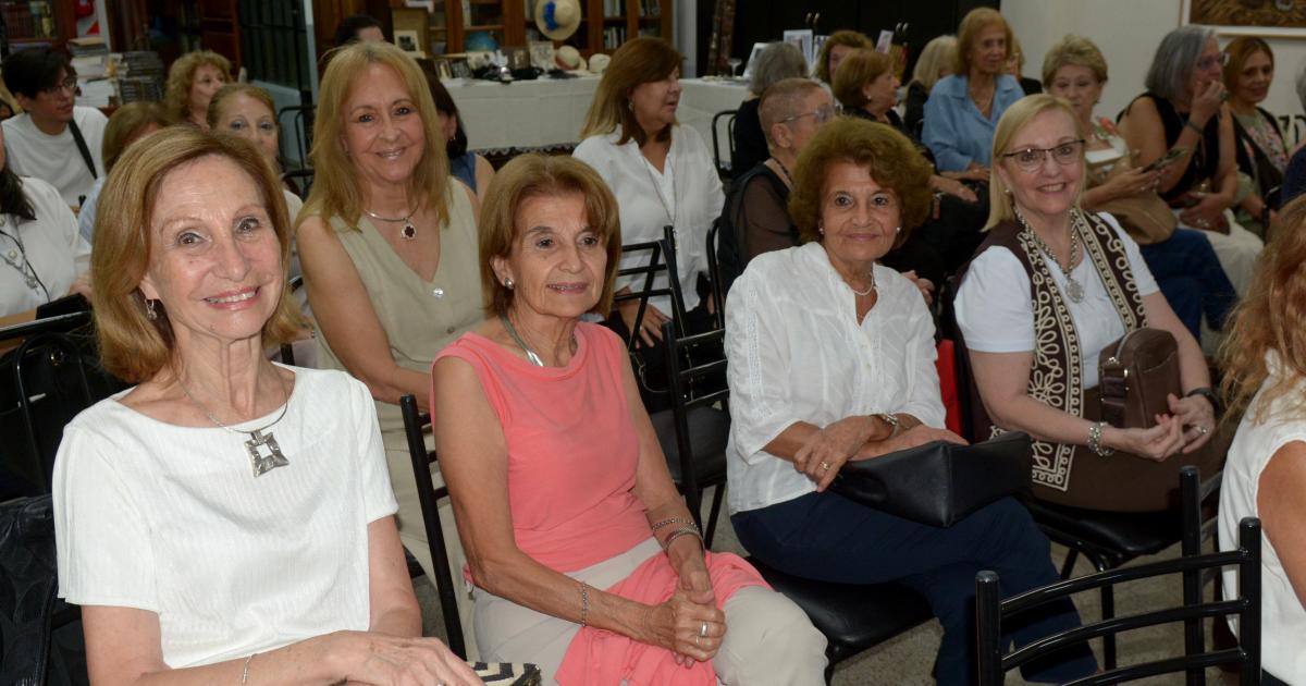 LA MUJER DE LOS FELICES 20 EN BIBLIOTECA POPULAR