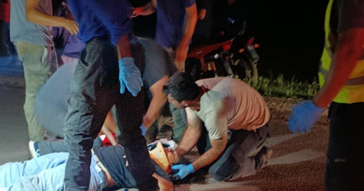 Adolescente de 15 antildeos chocoacute a un peatoacuten en Ruta 7 y ambos terminaron hospitalizados