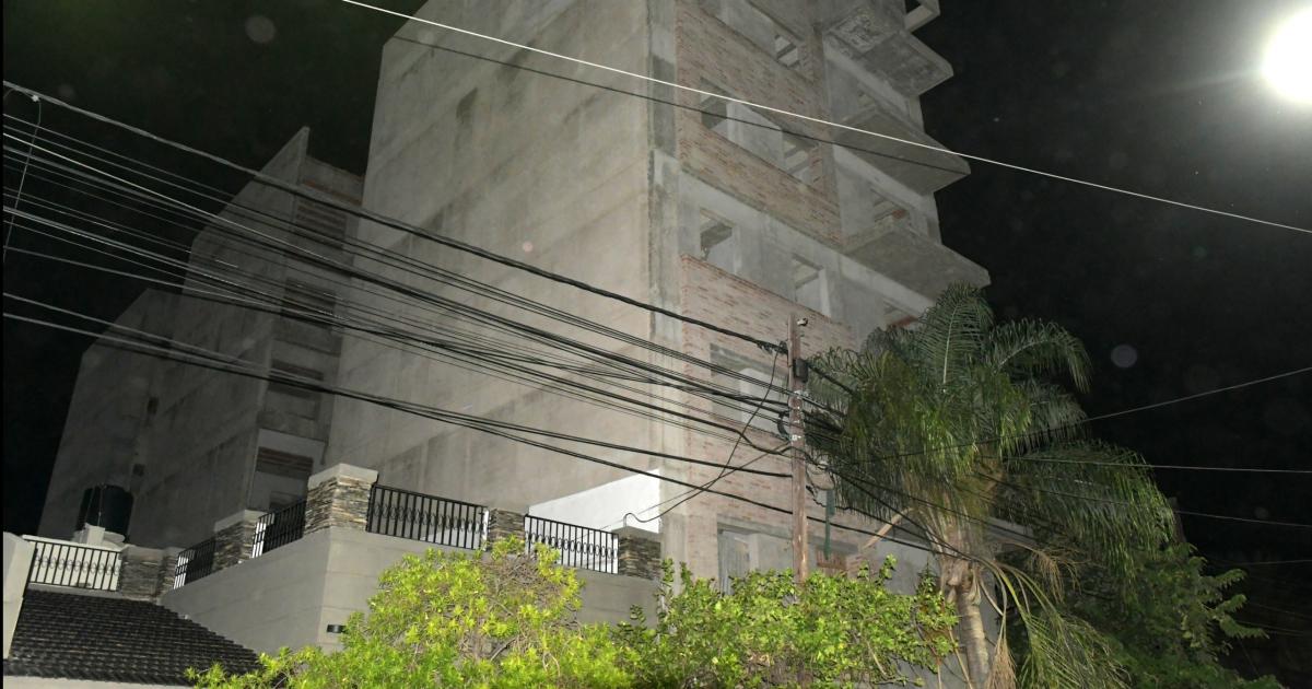 ESCENARIO- La obra nunca fue terminada y arrancaron las demandas Los damnificados suman ms de 30 entre comerciantes abogados médicos y hasta empleados del Poder Judicial