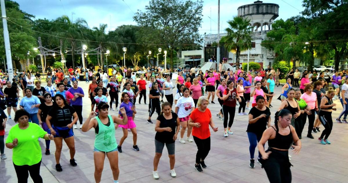 Mujeres celebraron su diacutea con una Maacutester Class de Ritmos