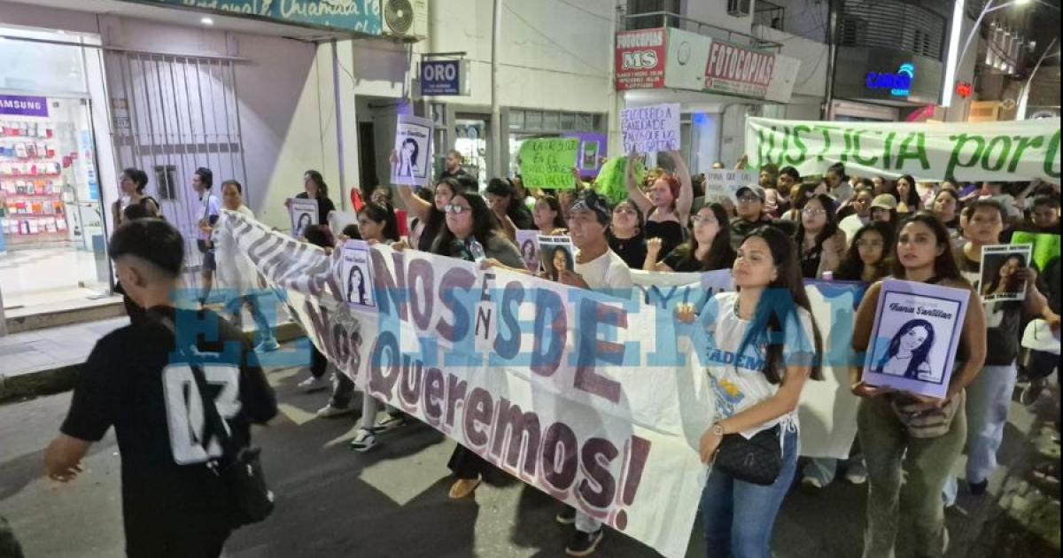 Cientos de mujeres se movilizan en las calles de la capital  (Fotos- Tomas Marini)