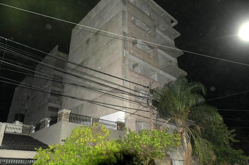 ESCENARIO- La obra nunca fue terminada y arrancaron las demandas Los damnificados suman m�s de 30 entre comerciantes abogados médicos y hasta empleados del Poder Judicial