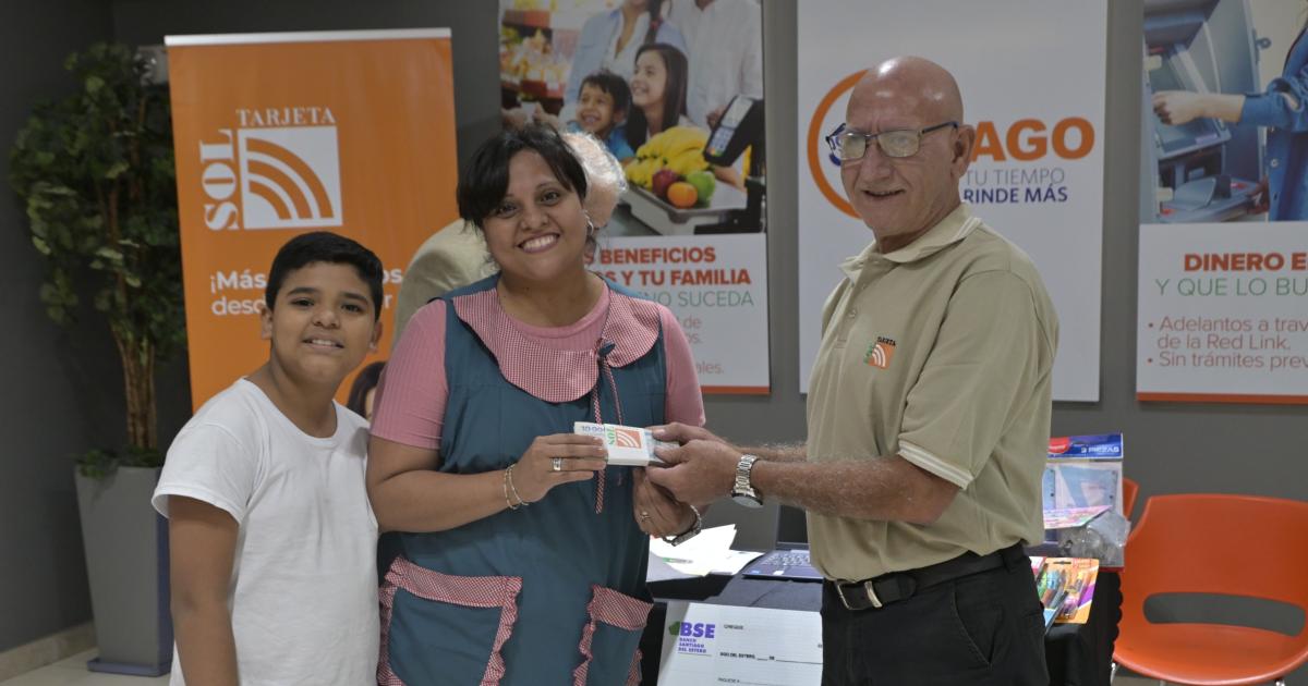 Alegriacutea y emocioacuten- entregan los premios del concurso La vuelta a clases con Diario Panorama