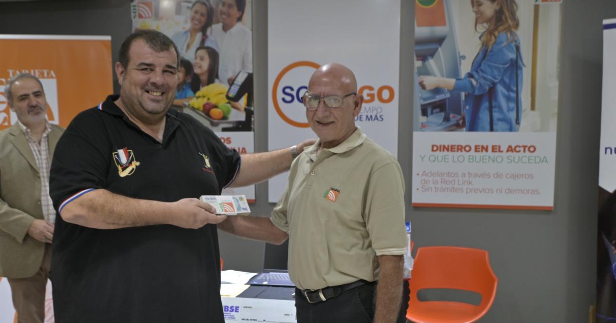 Alegriacutea y emocioacuten- entregan los premios del concurso La vuelta a clases con Diario Panorama