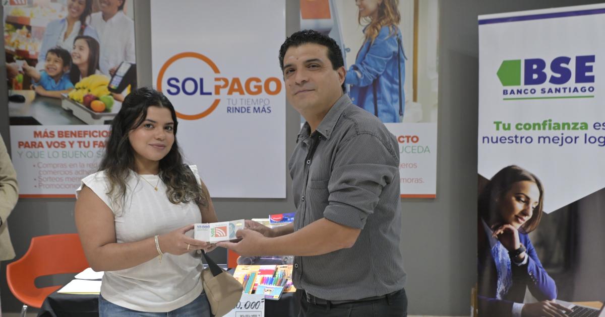 Alegriacutea y emocioacuten- entregan los premios del concurso La vuelta a clases con Diario Panorama