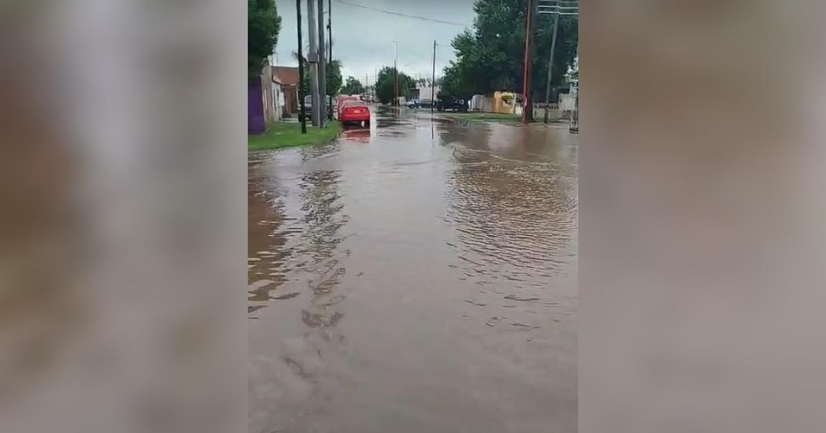VIDEO  El fuerte temporal tambieacuten azota al interior- cayeron 50 miliacutemetros y hay calles anegadas