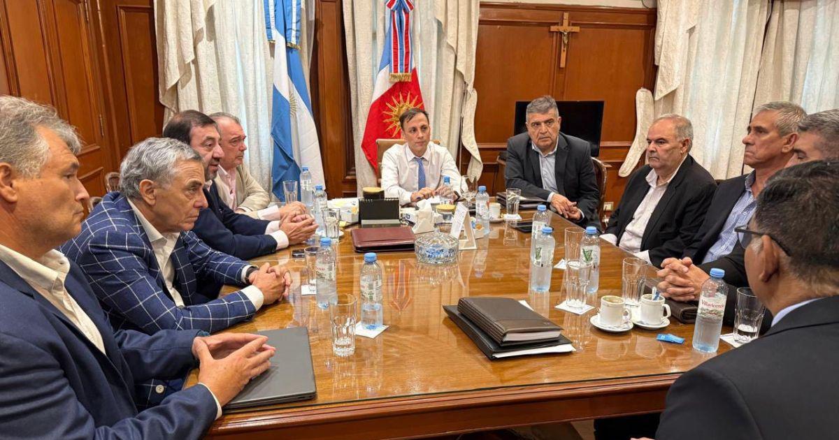 La reunión fue encabezada por el jefe de Gabinete Víctor Araujo