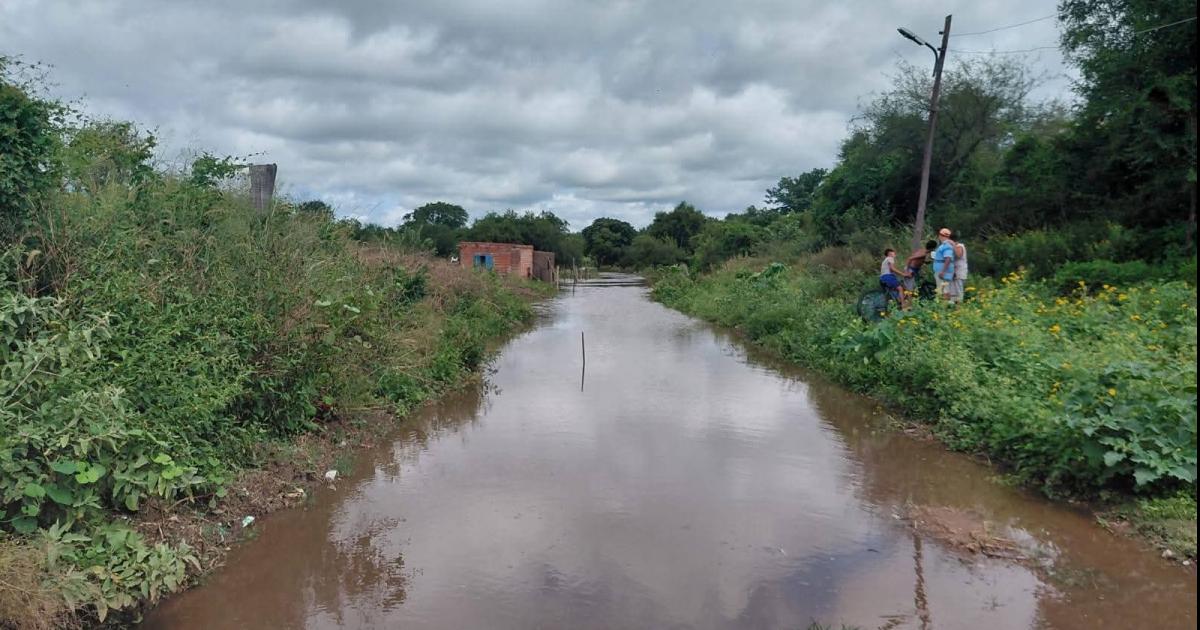 El riacuteo Albigasta amenaza a sectores de los barrios Sumampa (s) y Eliseo Fringes