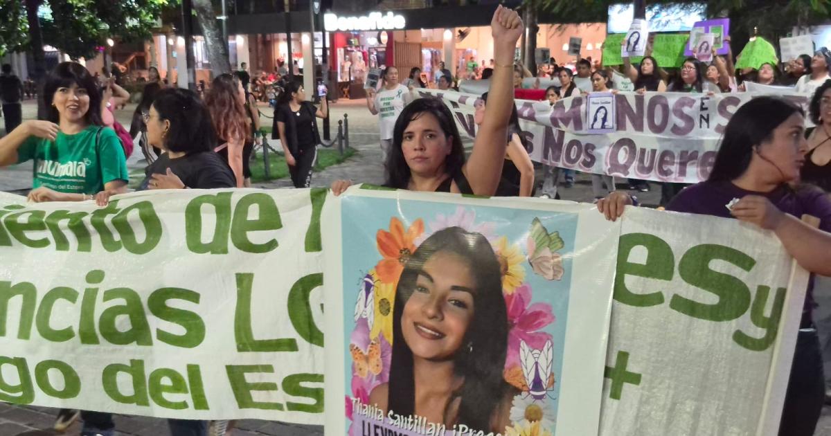 Masiva convocatoria en Santiago del Estero por el Diacutea de la Mujer