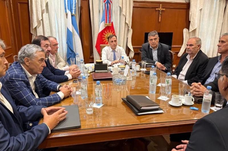 La reunión fue encabezada por el jefe de Gabinete Víctor Araujo