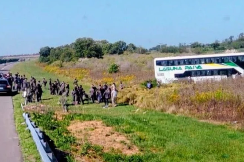 Tragedia en la ruta- dos muertos por el choque entre una camioneta y un micro que trasladaba agentes penitenciarios