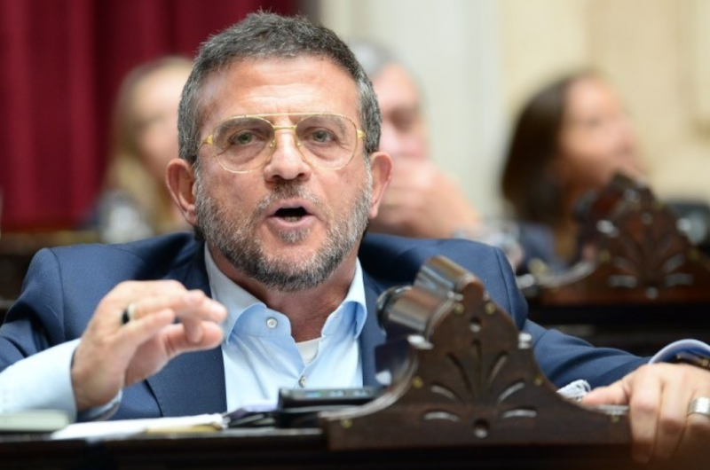 Denuncia y pedido de desafuero contra el diputado tucumano y dirigente bancario Carlos Cisneros- lo acusan de trata de personas y asociacioacuten iliacutecita