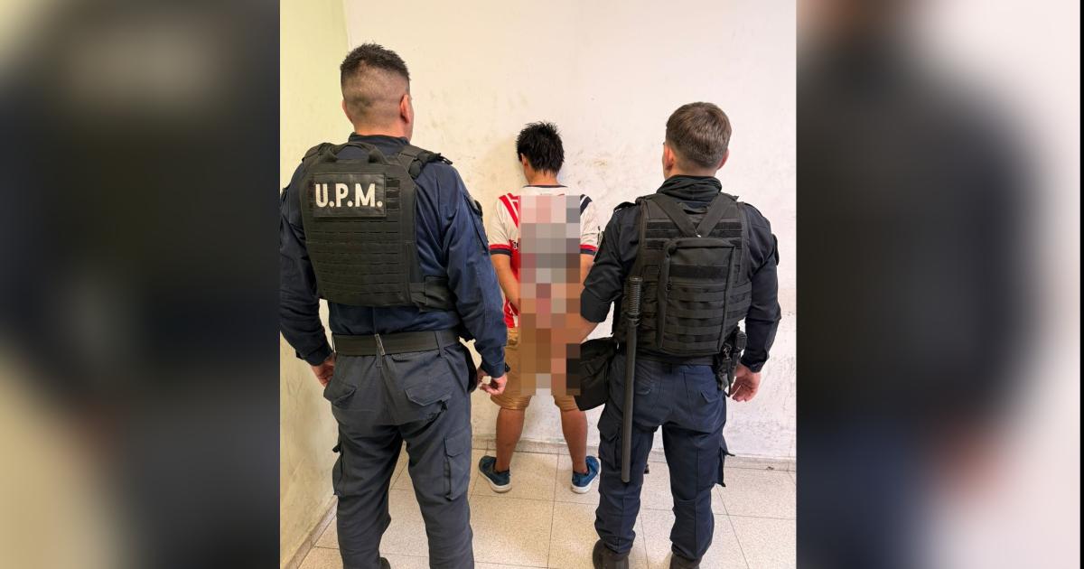 Roboacute una rintildeonera a punta de cuchillo y fue detenido a las pocas cuadras