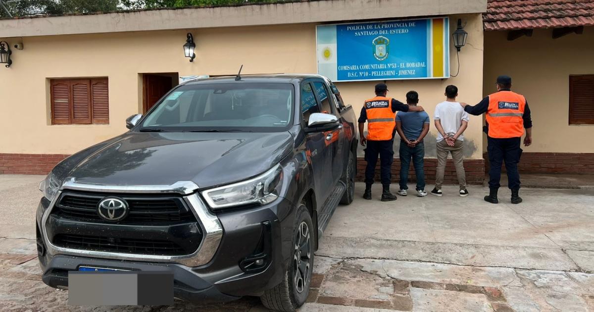Recuperan una camioneta robada en Tucumaacuten y aprehenden a dos ocupantes de 20 antildeos 