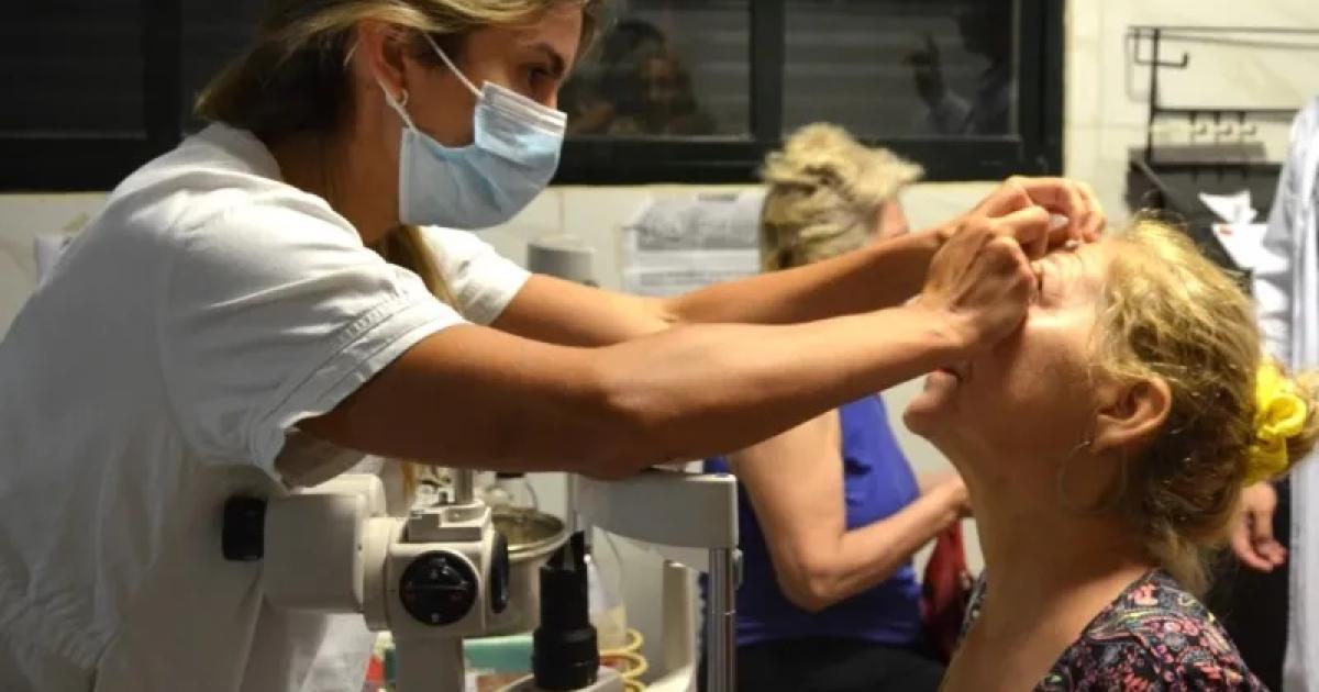 Mantildeana realizaraacuten controles gratuitos de glaucoma en el Hospital Oftalmoloacutegico Enrique Demariacutea