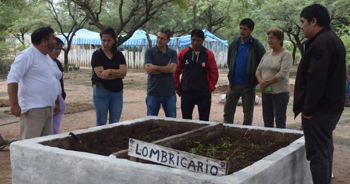 En la Fundacioacuten Mundo Sano se capacitoacute sobre huertas y lombricario