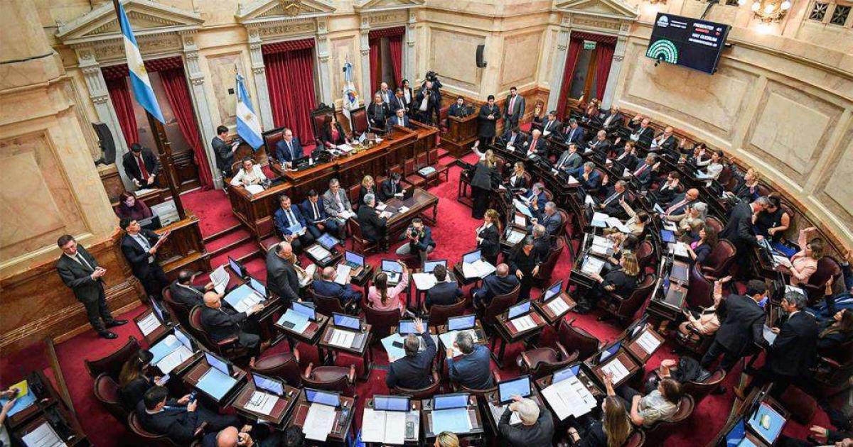 Por un aumento a los trabajadores del Congreso los senadores pasaraacuten a cobrar 115 millones