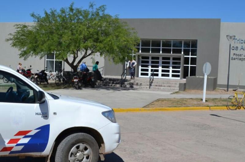 SIN LÍMITES- La mujer abandonó a sus hijos y escapó con el sospechoso a Buenos Aires Después volvió a Avellaneda resuelta en llevarse a la niña prueba de las vejaciones y capaz de enviar a prisión a Rey Almaraz por largos años