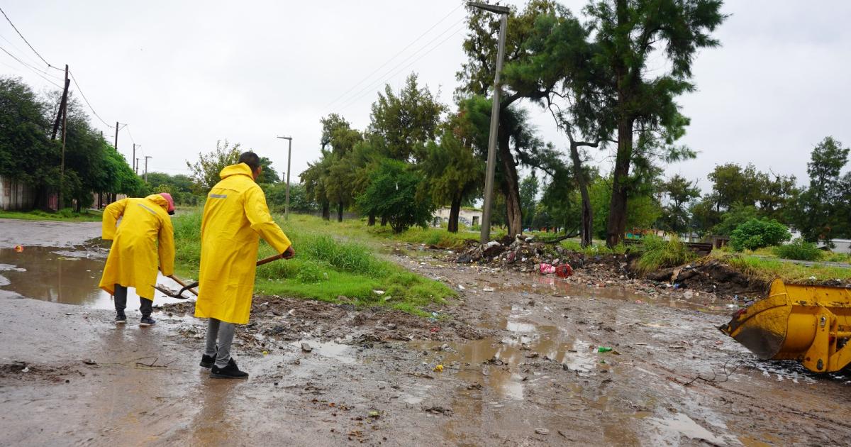 Se intensifica la limpieza de los desaguumles pluviales