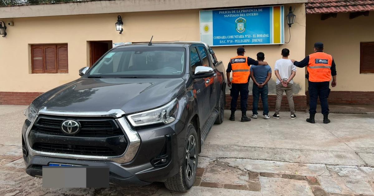 Tucumanos caen con una camioneta robada