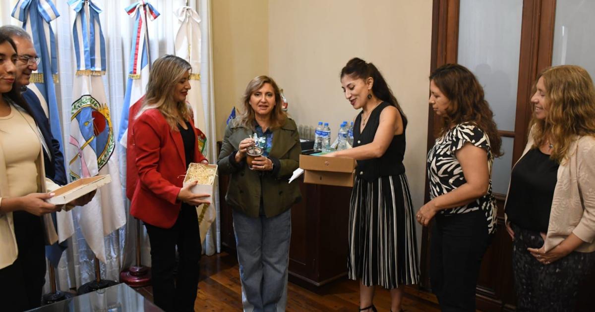 Fuentes con organizadoras de la Caminata de Mentoreo