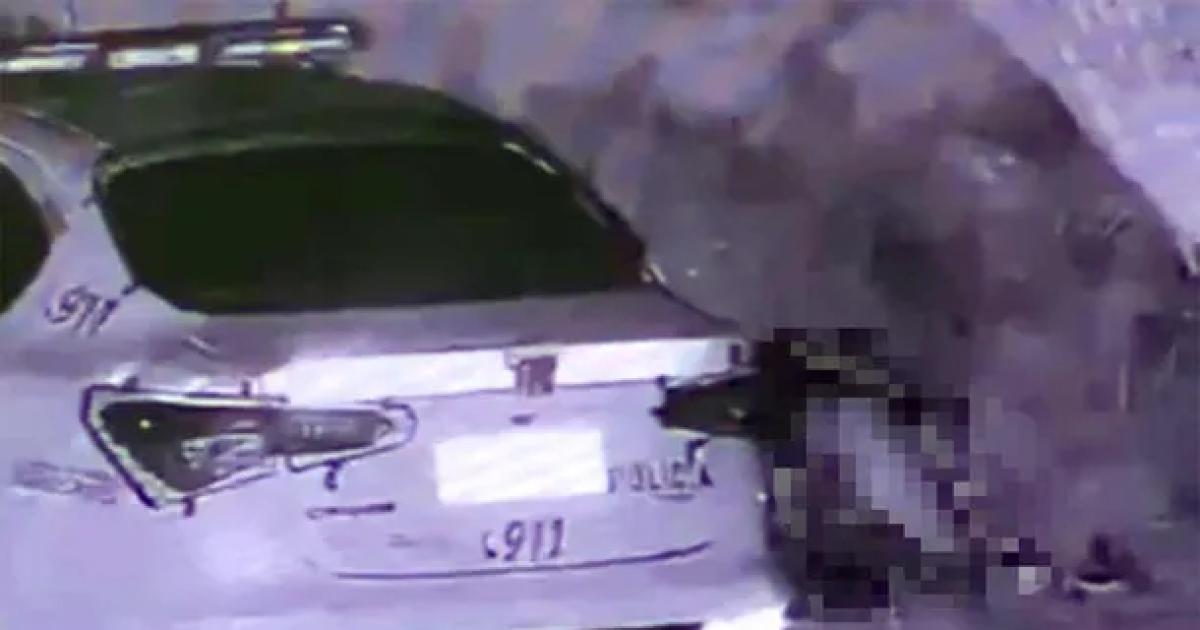 Policiacutea quedoacute escrachado cuando teniacutea relaciones sexuales en una calle lindera a un cementerio