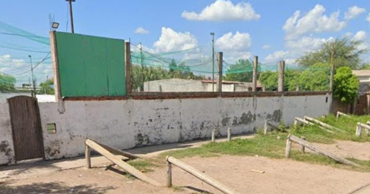 Cancha de f�tbol en Avenida Gral Paz de Añatuya lugar en el que ocurrió el accidente
