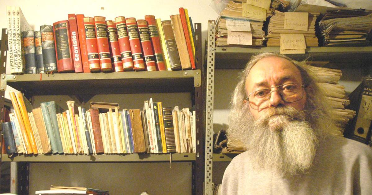 Sadaic- Eduardo Manzur dictaraacute un taller de letras de folclore y tango