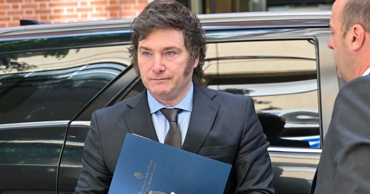 Breve escala y viaje a Espantildea- coacutemo sigue la agenda de Milei tras la poleacutemica con Adorni