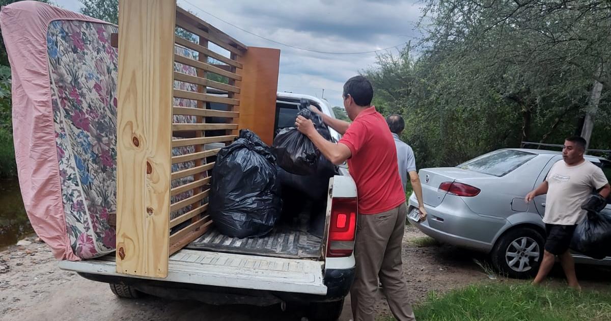 El municipio asistioacute y evacuo a familias afectadas por la creciente del Riacuteo Dulce
