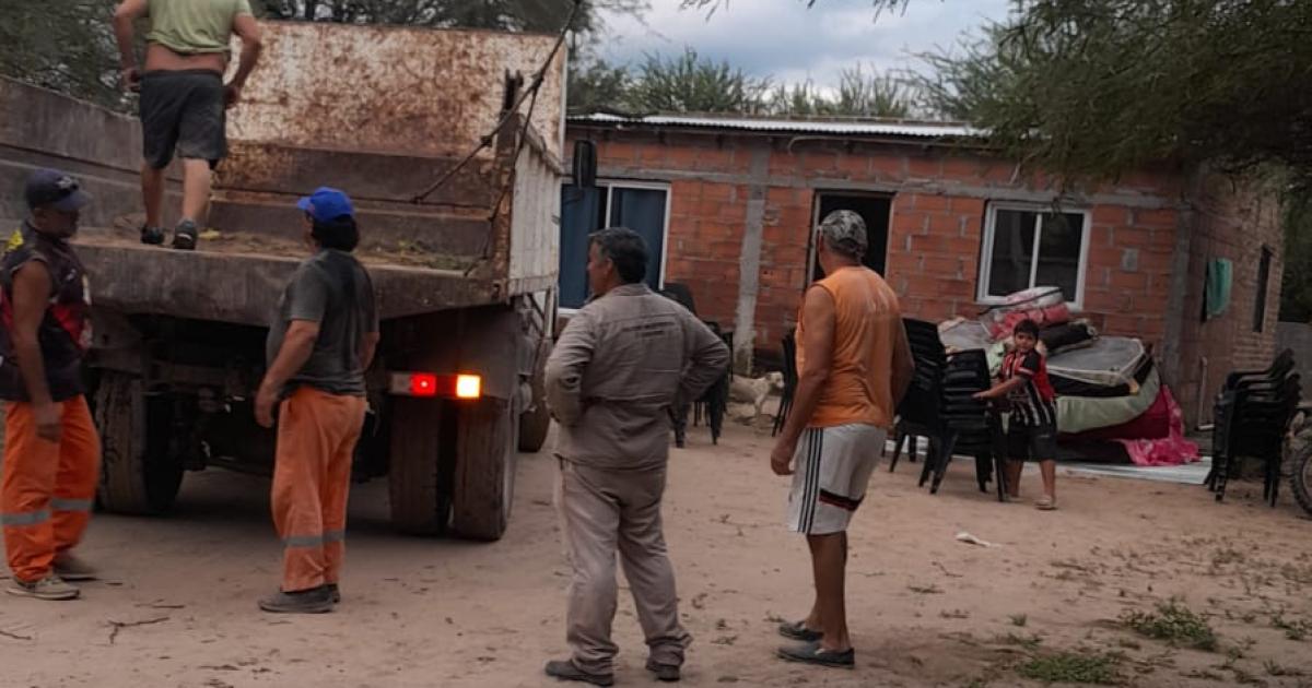 El municipio asistioacute y evacuo a familias afectadas por la creciente del Riacuteo Dulce