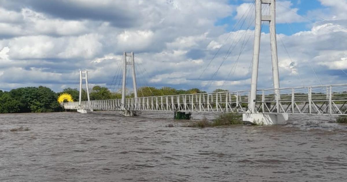 Crece el caudal del Riacuteo Dulce y asisten a maacutes de 20 familias en Las Termas