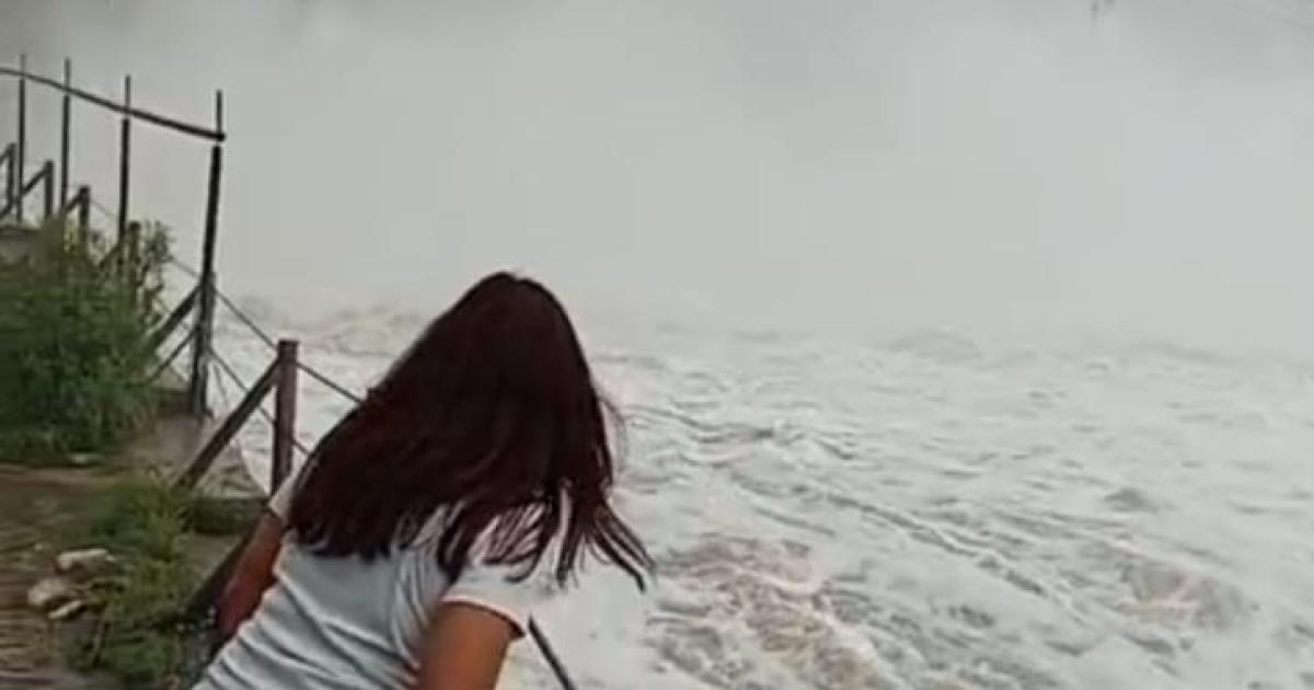 El caudal del riacuteo Dulce alcanza niveles histoacutericos y las autoridades esperan nuevos desbordes