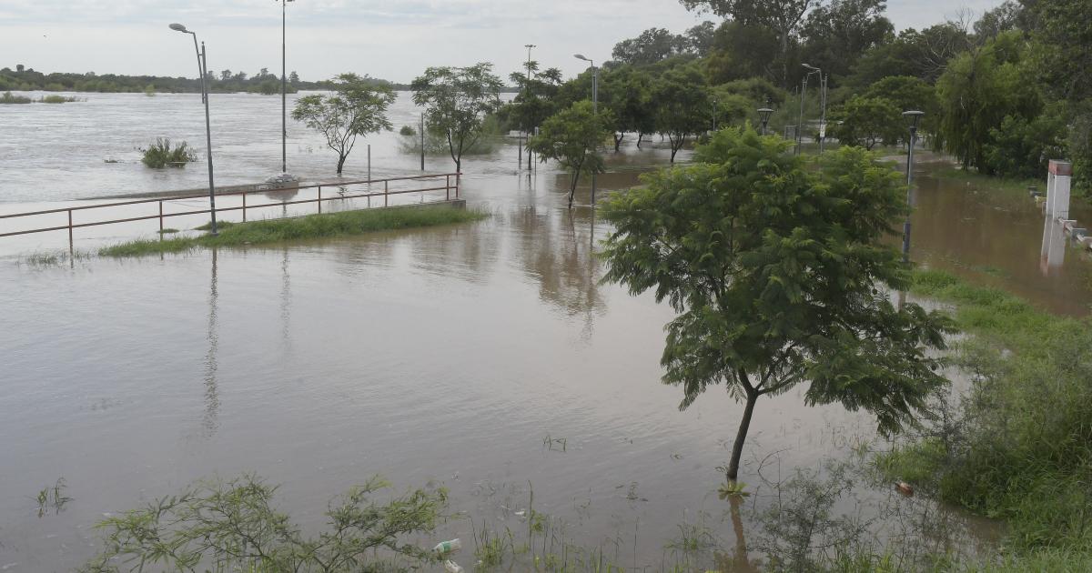 Consejos uacutetiles- Coacutemo actuar dentro y fuera de la casa ante una tormenta y una inundacioacuten