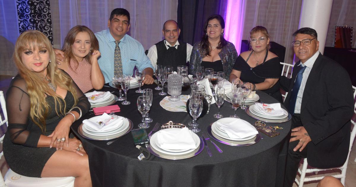 NOCHE FELIZ PARA NOEMIacute MENA