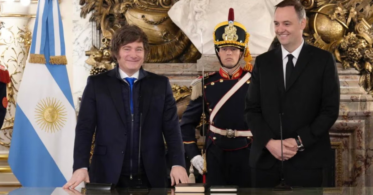 La moral como poliacutetica de Estado le duroacute poco a Javier Milei y no es solo culpa de Manuel Adorni