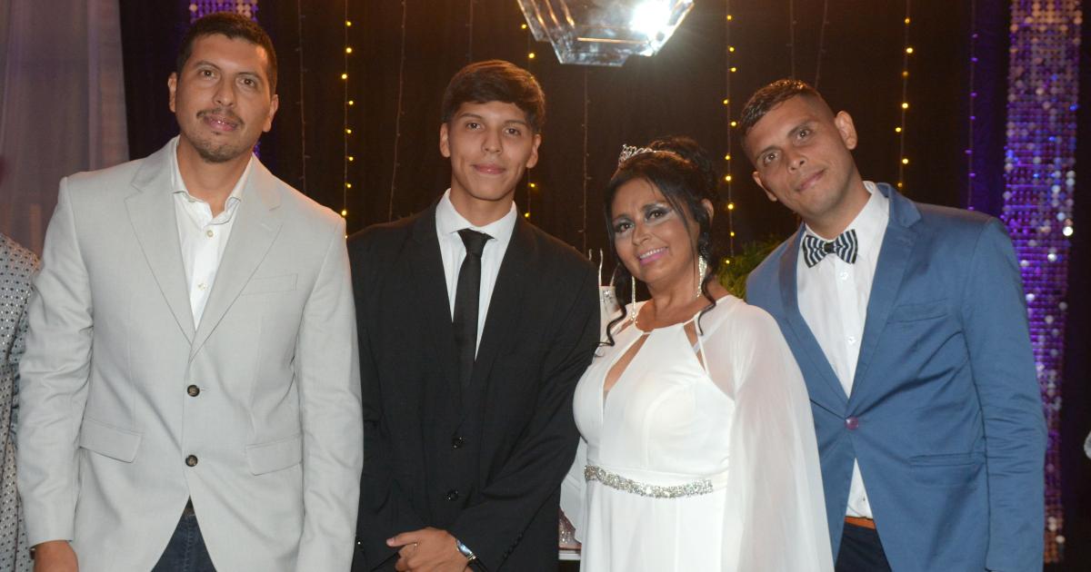 NOCHE FELIZ PARA NOEMIacute MENA