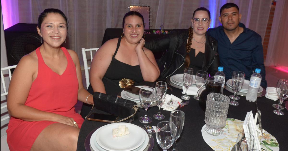 NOCHE FELIZ PARA NOEMIacute MENA