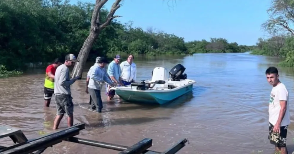 El Gobierno continuacutea con la asistencia en las zonas afectadas por la crecida del riacuteo Dulce- Ante la adversidad seguimos estando cerca