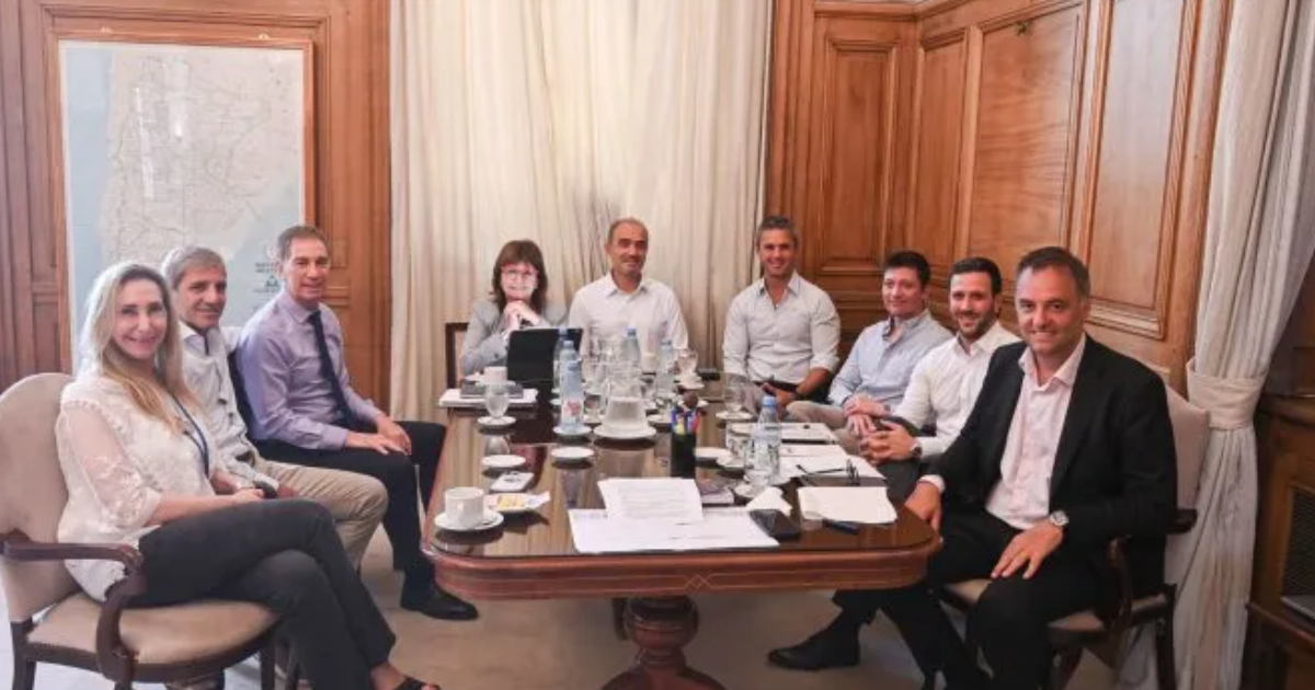 El Gobierno anuncioacute que enviaraacute un paquete de leyes al Congreso con foco en seguridad propiedad privada y ajuste del gasto