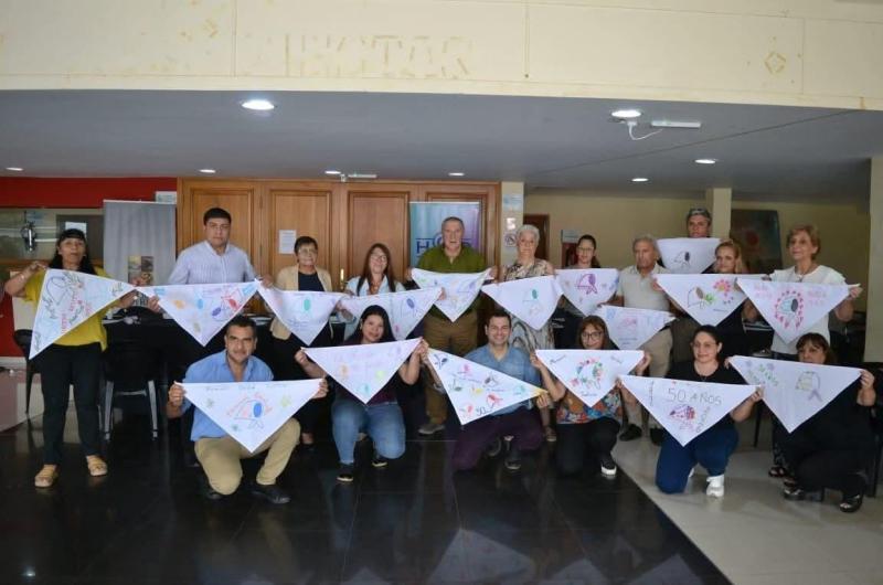 Friacuteas se sumoacute a la campantildea nacional Floreceraacuten Pantildeuelos