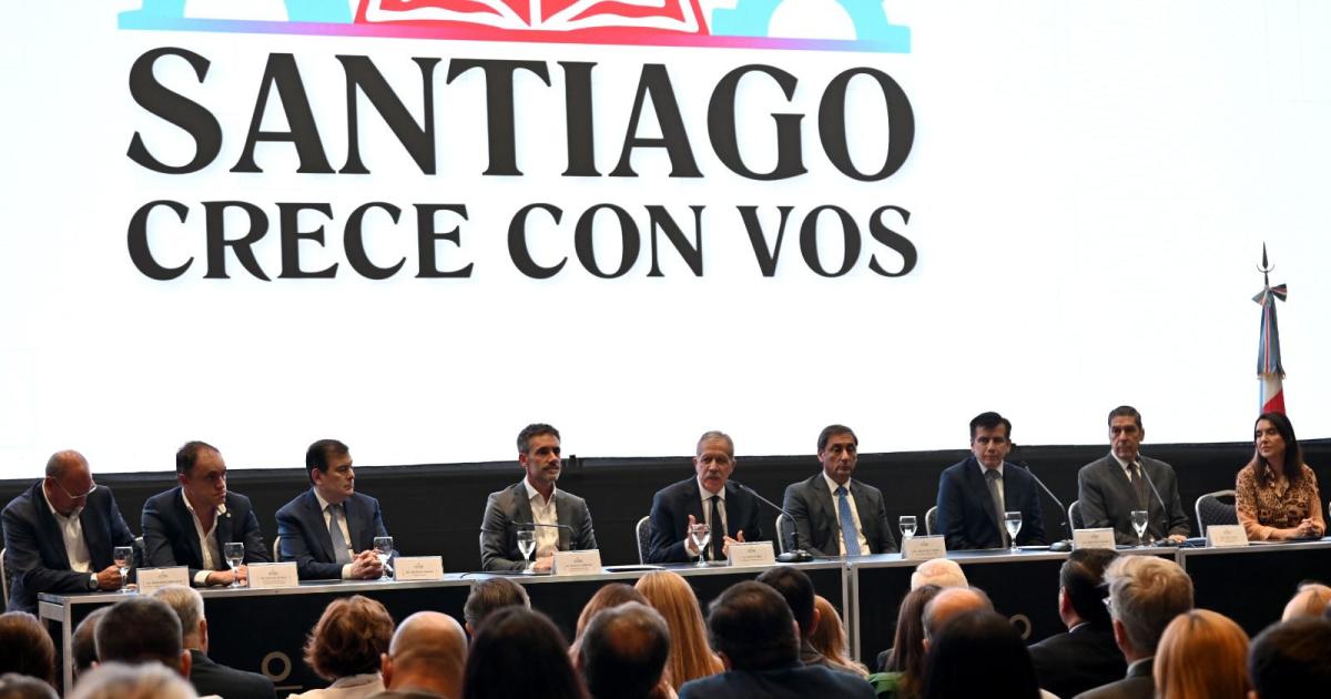 El gobernador Eliacuteas Suaacuterez firmoacute convenios con el CFI por el programa Santiago Crece con Vos