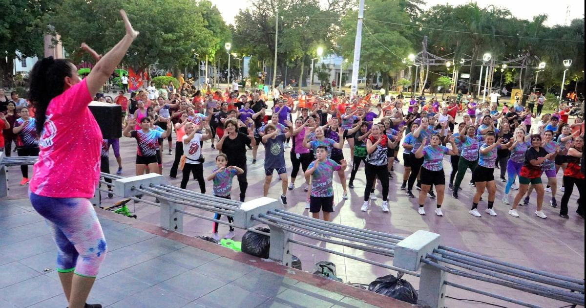 Una multitud mostroacute solidaridad con los afectados por la crecida