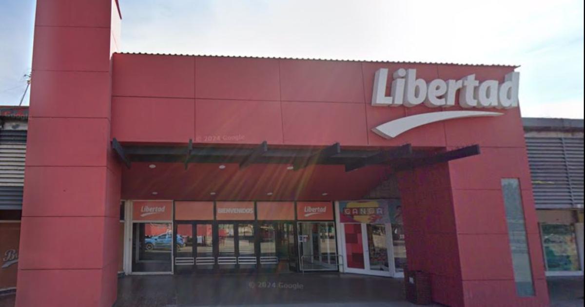 Megafusioacuten entre dos cadenas de supermercados- 12 sucursales y un centro logiacutestico cambian de duentildeo