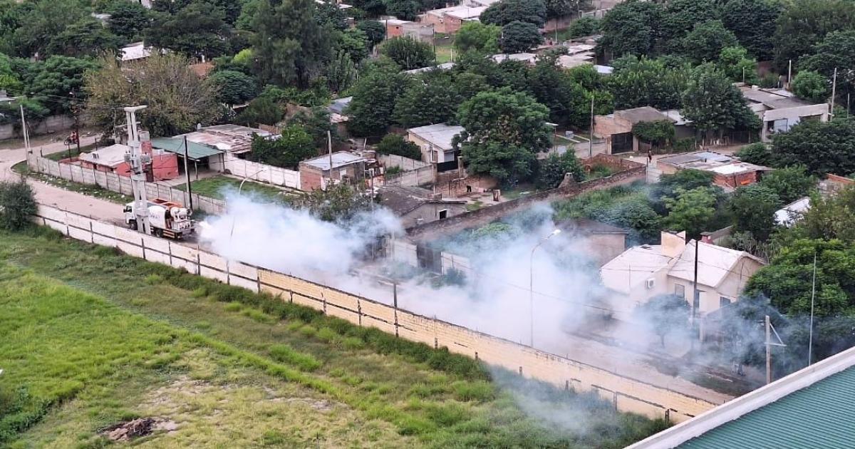 Se refuerzan los trabajos de fumigacioacuten en los barrios afectados por las inundaciones 