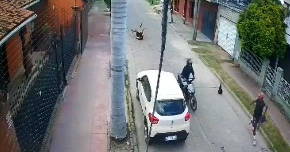 Indignante - dos delincuentes armados asaltaron a una pareja a plena luz del diacutea