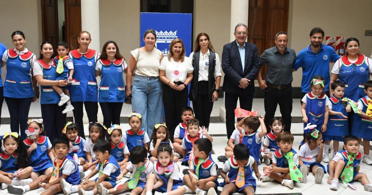 Fuentes dialogoacute con alumnos del Dante Alighieri sobre convivencia y valores